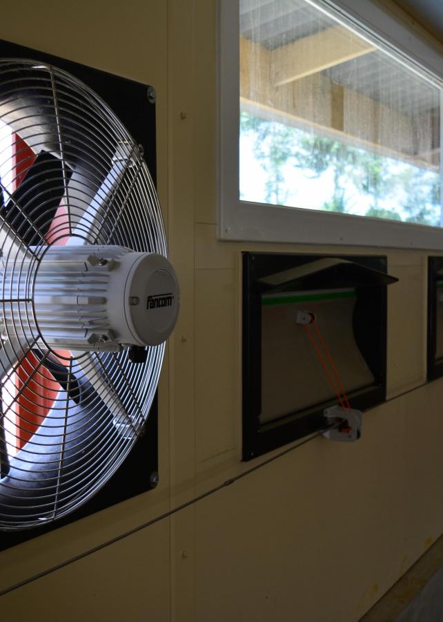 I-fan-in-side-wall-with-air-inlets.JPG